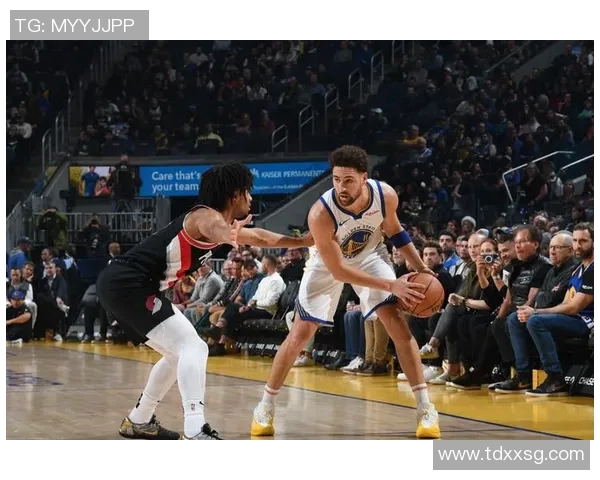 2018年央视常规赛勇士与开拓者精彩对决回顾与分析