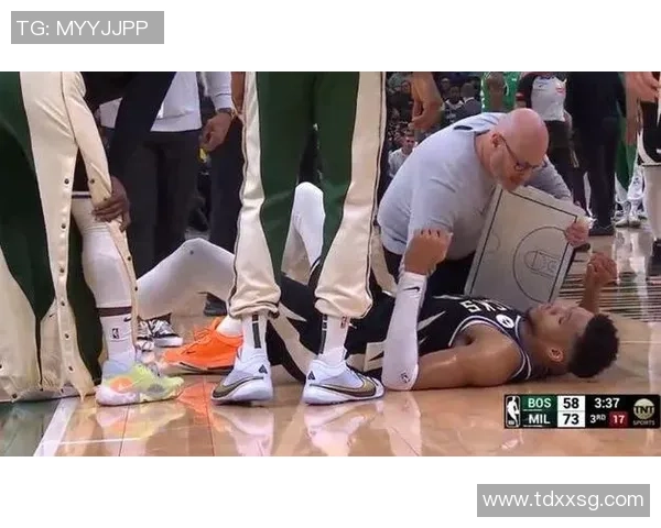 字母哥受伤一幕:无对立拉伤右小腿提早退赛 医学专家称免遭跟腱撕裂